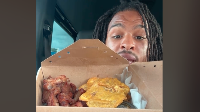 Keith Lee eating out of cardboard box